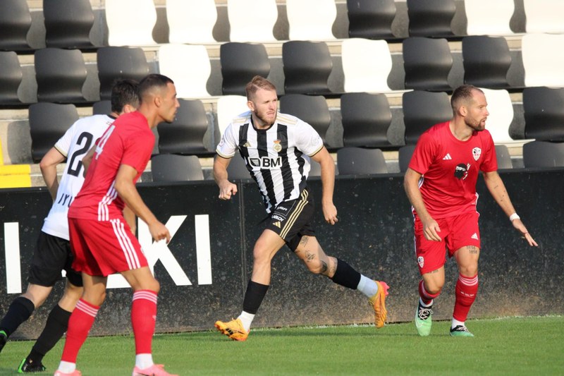 AC AJACCIOK PENALTIETAN ESKURATU DU III STEVE BLOOMER TROFEOA