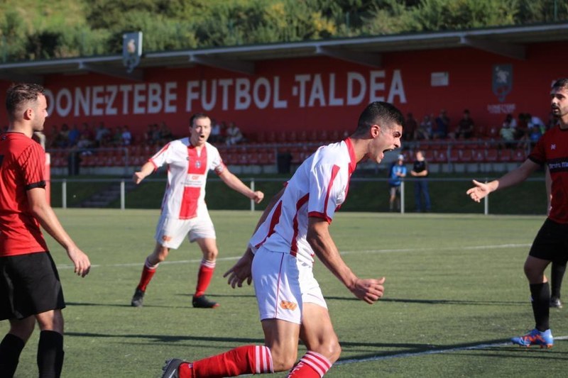 DONEZTEBEK IRABAZI ETA BAZTANEK ETA BETI GAZTEK GALDU EGIN DUTE ASTEBURUAN JOKATUTAKO JARDUNALDIETAN