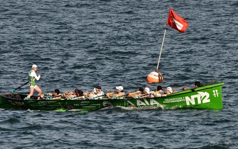 Onenen artean hasi da Hondarribia, banderarik gabe