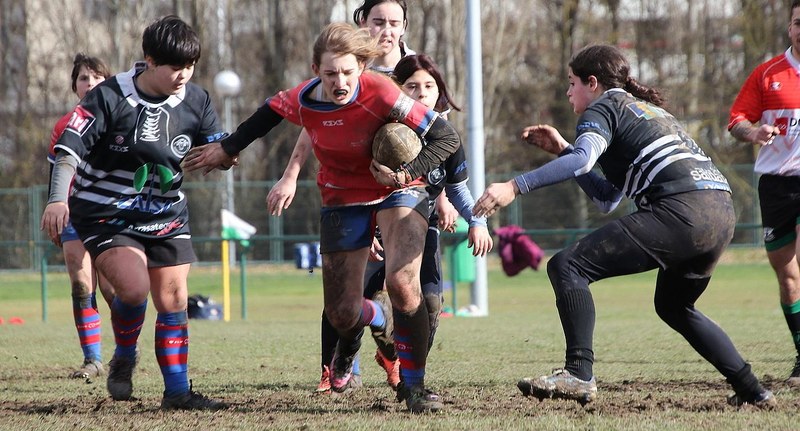 TXINGUDI RUGBY KLUBEKO NESKEN TALDEAK DEBUTA EGIN DU ASTEBURUAN