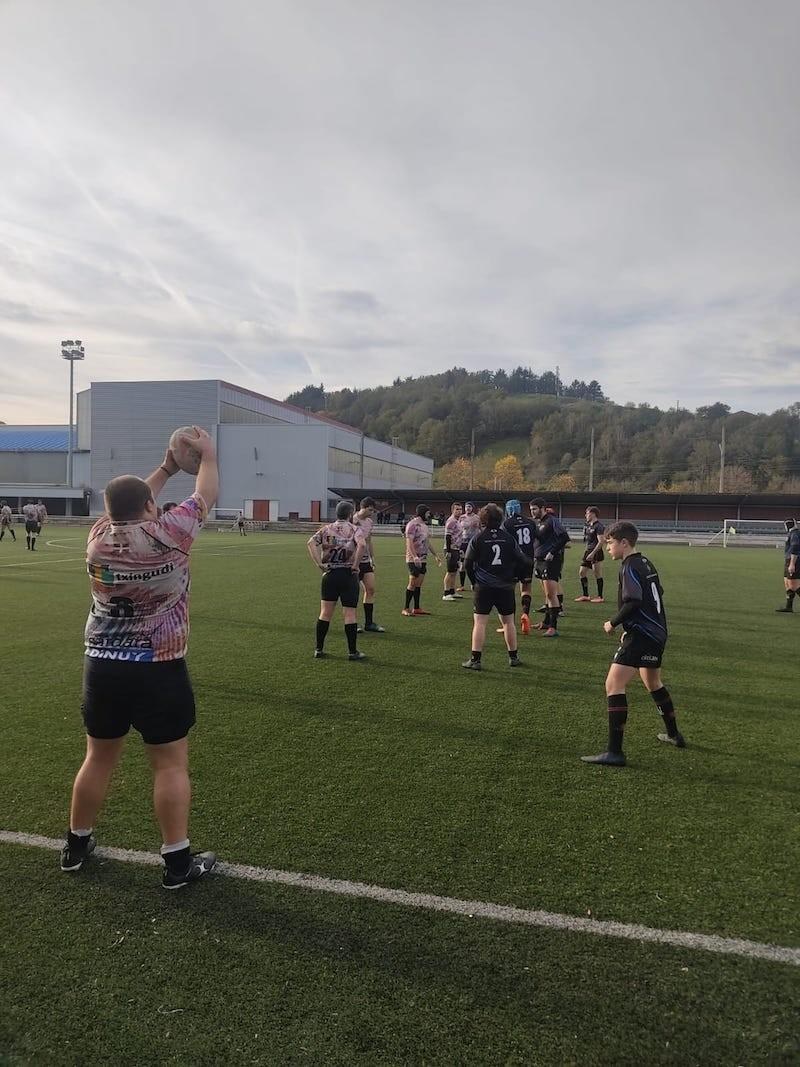 TXINGUDI RUGBY KLUBEKO SENIORRAK ETXETIK KANPO ARIKO DIRA ASTEBURUAN